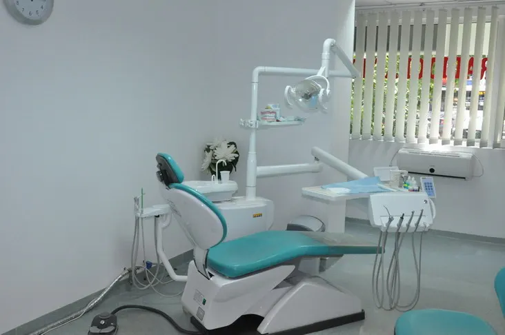 Unitul dentar din sala cu turcoaz
